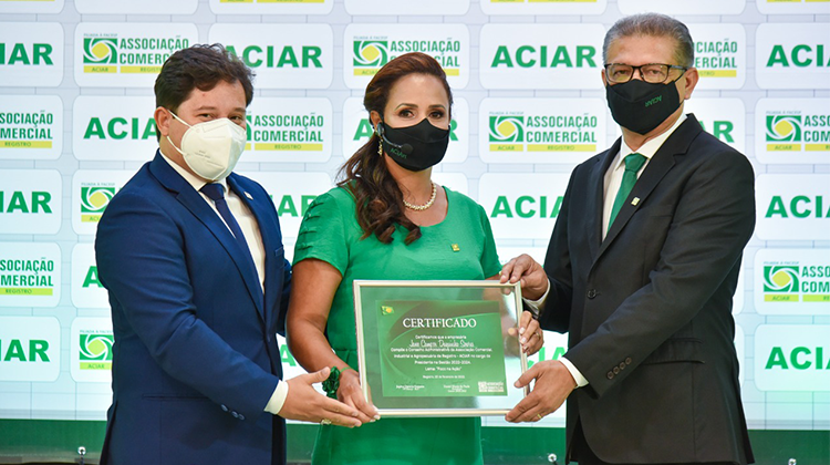Notícia: Jane Duquinha assume presidência da ACIAR e afirma que ouvirá os associados 